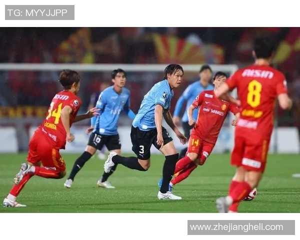 水户蜀葵与柏太阳的激烈对决揭示了日本足球的竞争魅力与战术智慧 水户蜀葵与柏太阳的激烈对决揭示了日本足球的竞争魅力与战术智慧